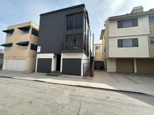 8 69th Place, Long Beach, CA 90803