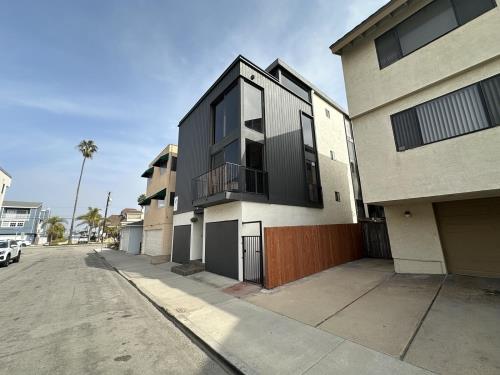 8 69th Place, Long Beach, CA 90803